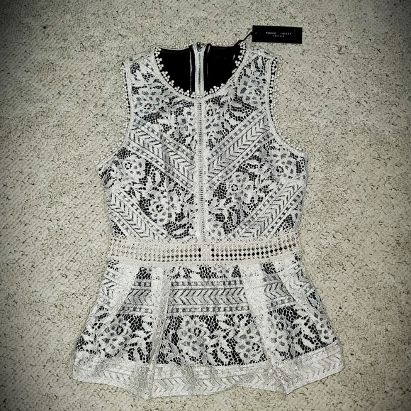 Romeo & Juliet Couture Lacy Sleeveless Top Small - Picture 3 of 4